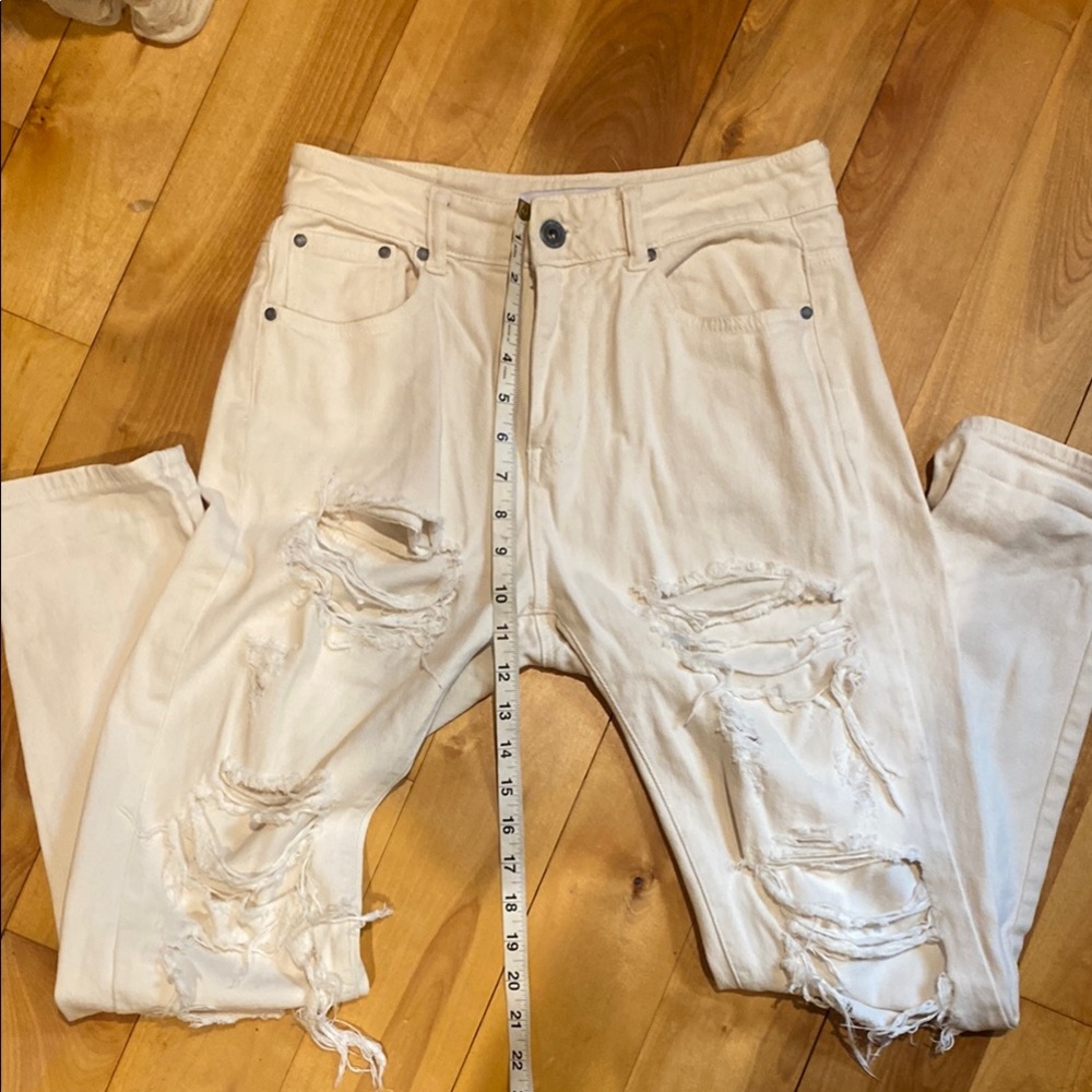 Q2 Cream Relaxed Distressed Jeans